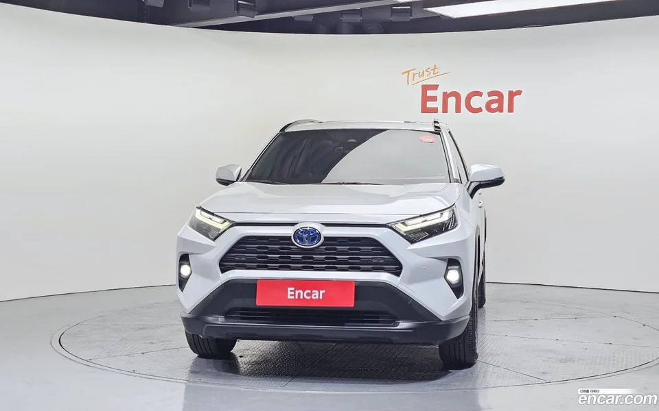 Toyota RAV4 2.5 2WD XLE 2023 — миниатюра 3