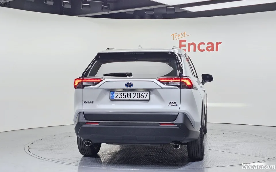 Toyota RAV4 2.5 2WD XLE 2023 — миниатюра 4