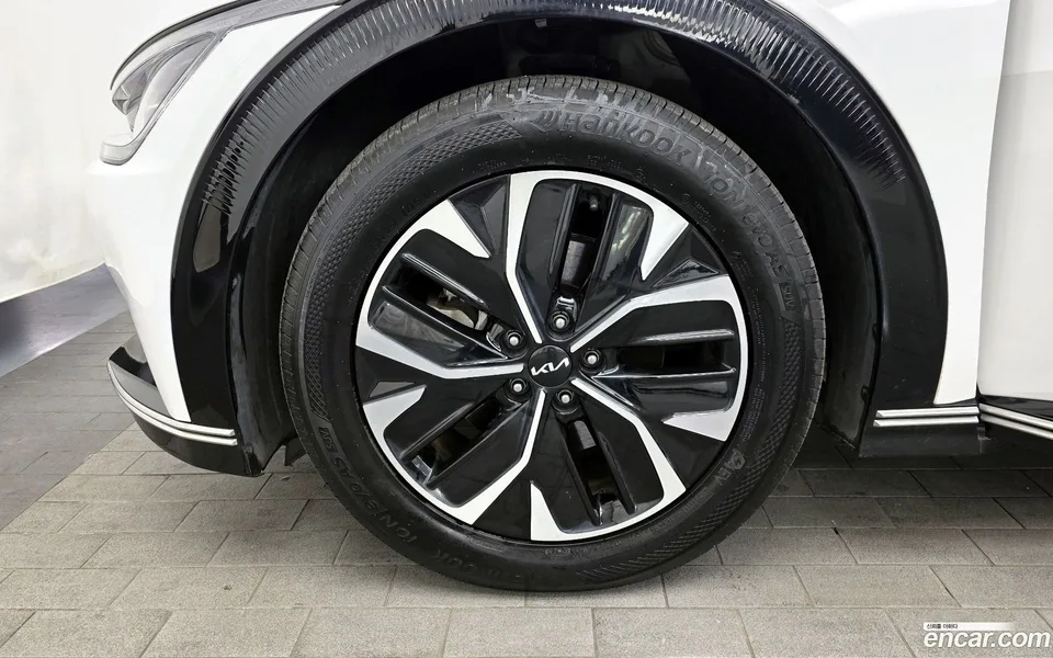 Kia EV6 4WD 2023 — миниатюра 2