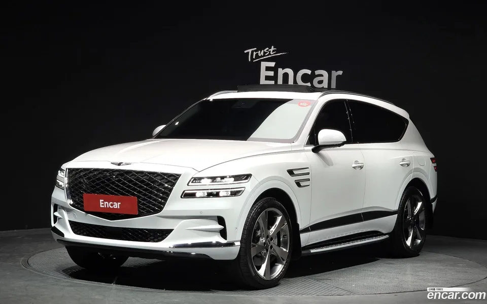 Genesis GV80 2.5T 2WD 2023 — фото 1, купить с доставкой в Москву