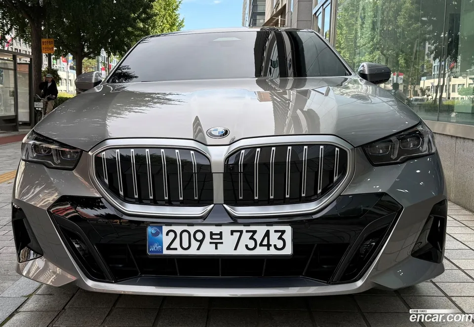 BMW 5 Series 520i M 2025 — миниатюра 3