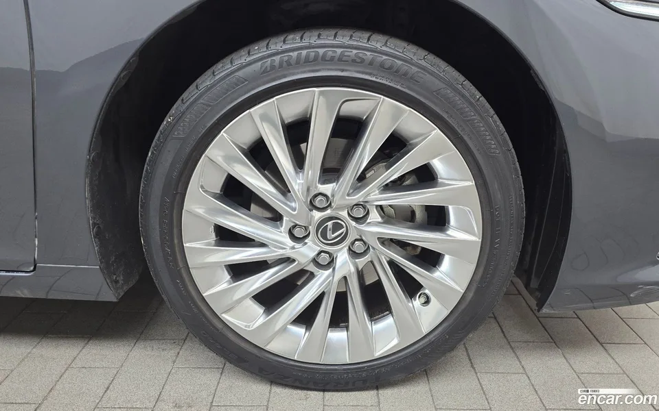 Lexus ES 300h 2022 — миниатюра 5