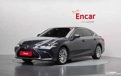 Lexus ES 300h 2022 купить в Москве