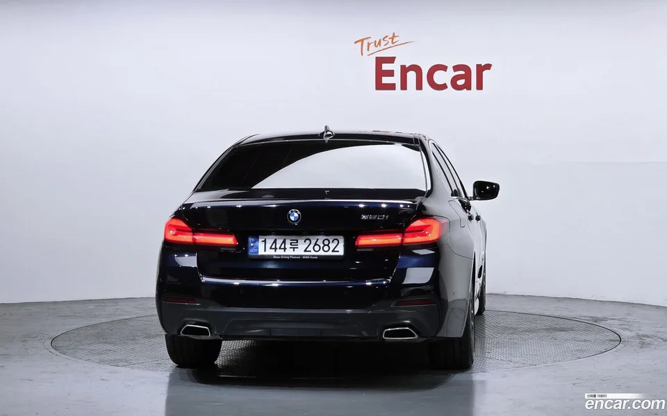 BMW 5 Series 520i M 2023 — миниатюра 4