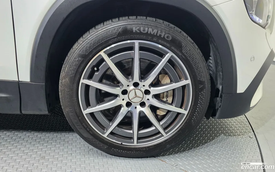 Mercedes-Benz GLB-Class AMG GLB35 4MATIC 2023 — миниатюра 5
