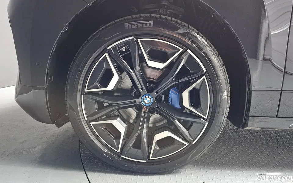 BMW iX xDrive50 2023 — миниатюра 5