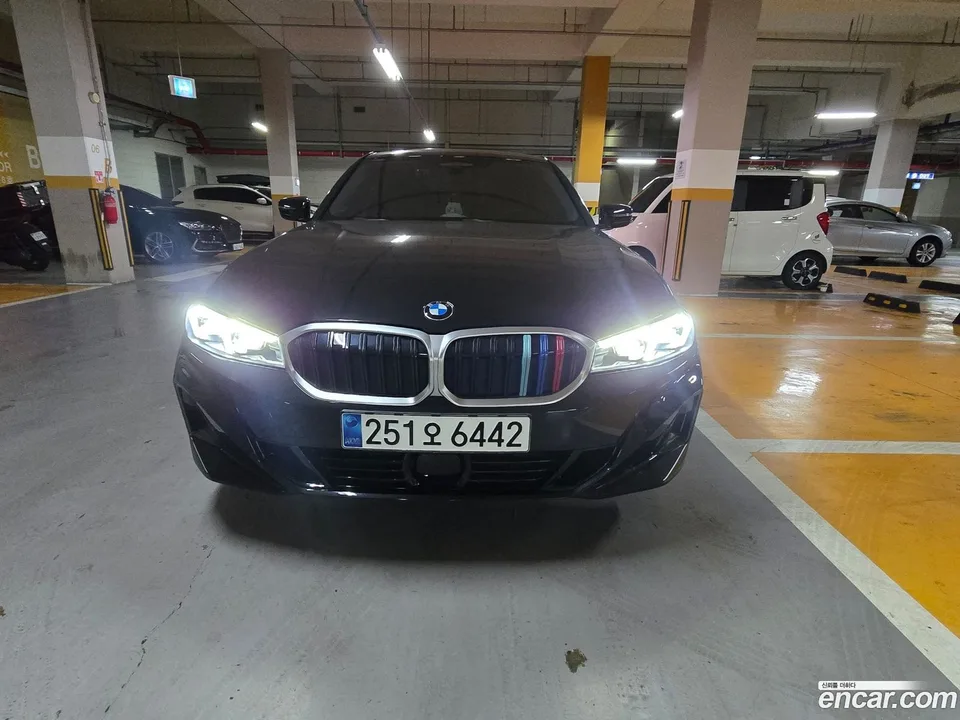 BMW 3 Series 320i 2023 — photo 1, buy with delivery to Moscow