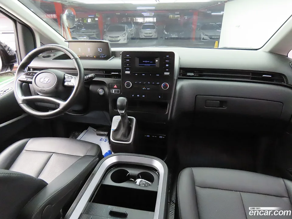 Hyundai Staria 5 2023 — миниатюра 2