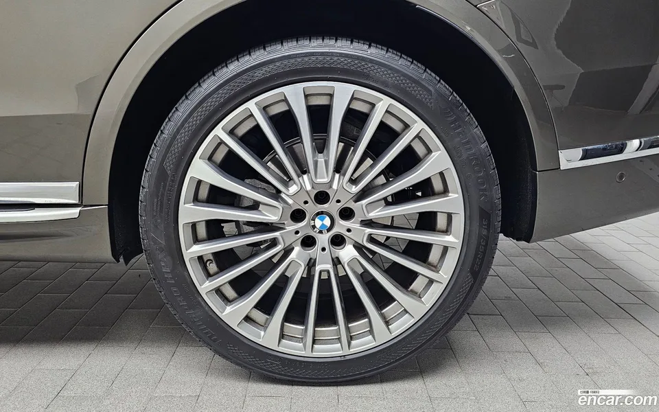 BMW X7 xDrive 40i 6 2023 — миниатюра 2