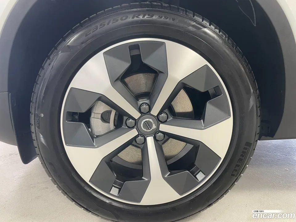 Volvo XC40 B4 2025 — миниатюра 5