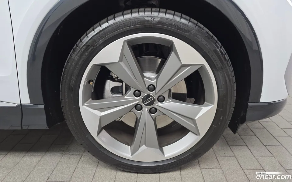 Audi Q4 e-tron 45 2025 — миниатюра 2