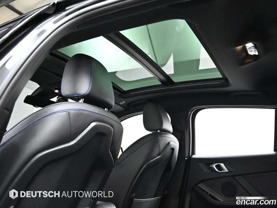 BMW 1 Series 120i M 2023 — миниатюра 2