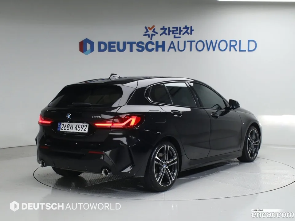 BMW 1 Series 120i M 2023 — миниатюра 3