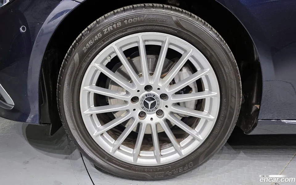 Mercedes-Benz E-Class E250 2022 — миниатюра 2