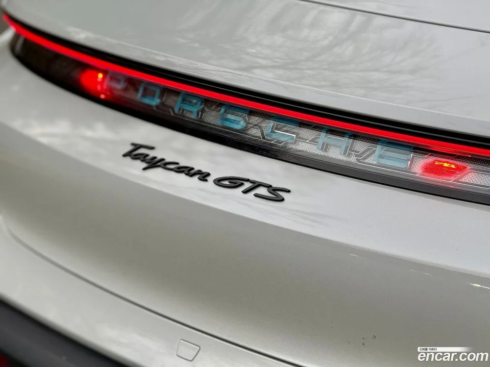 Porsche Taycan GTS 2022 — миниатюра 5