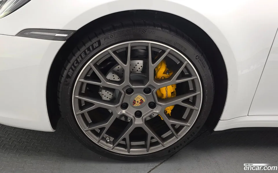 Porsche 911 (992) 2024 — миниатюра 5