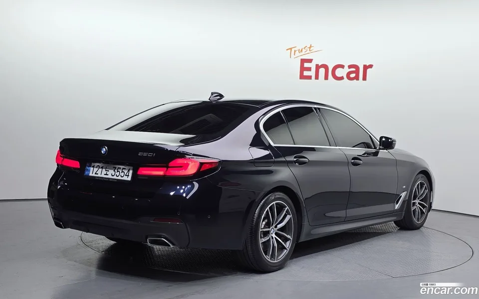 BMW 5 Series 520i M 2022 — миниатюра 2