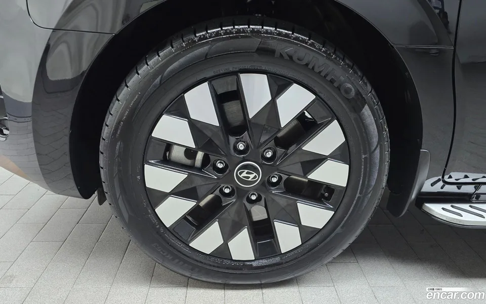 Hyundai Staria 9 2024 — миниатюра 2