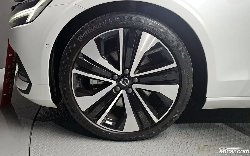 Volvo S60 B5 2024 — миниатюра 5