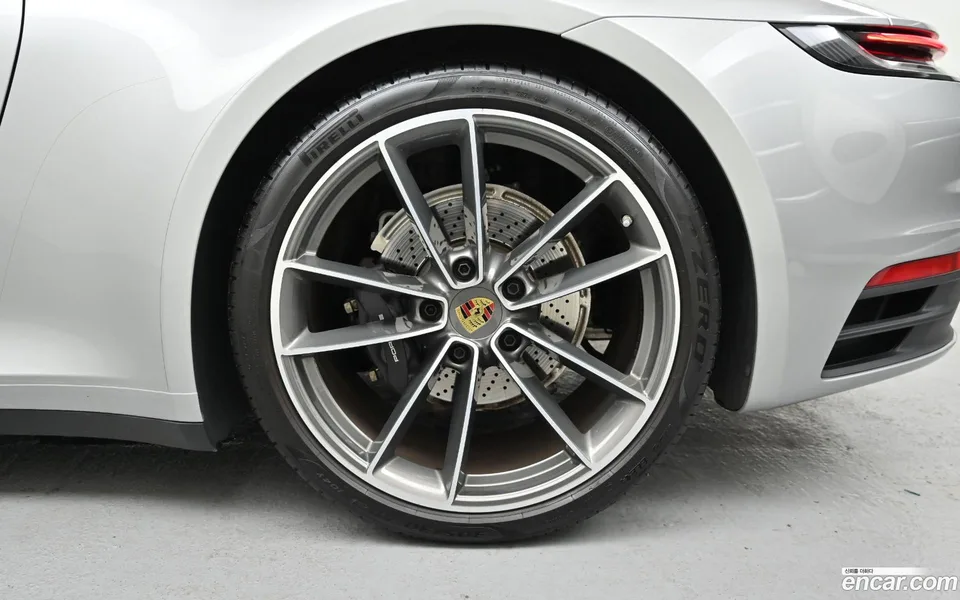 Porsche 911 (992) 2024 — миниатюра 2
