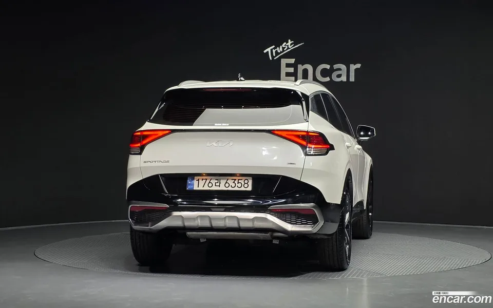 Kia Sportage Hybrid 2WD 2024 — миниатюра 4