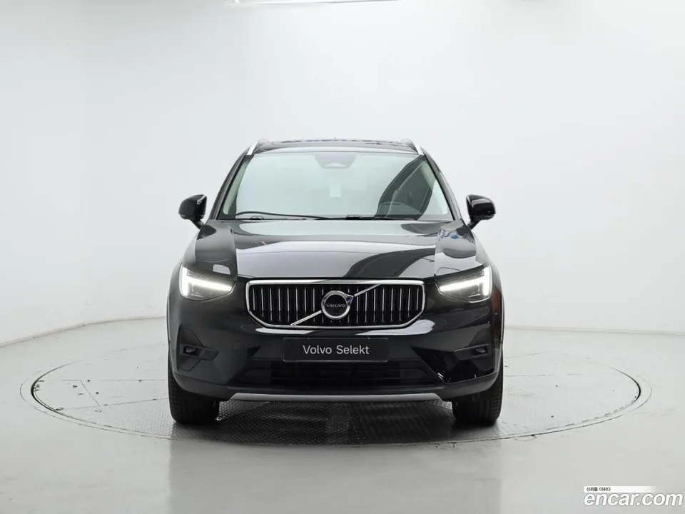 Volvo XC40 B4 2025 — миниатюра 3