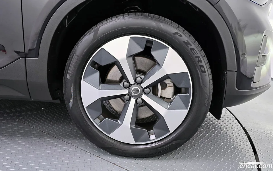 Volvo XC40 B4 2023 — миниатюра 2