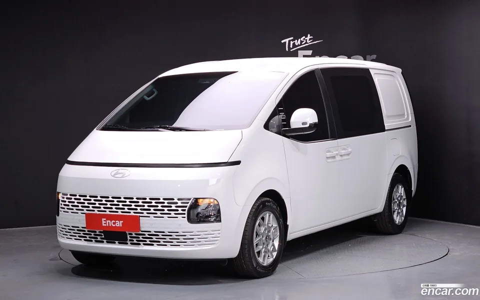 Hyundai Staria HEV 1.6 5 2025 — фото 1, купить с доставкой в Москву