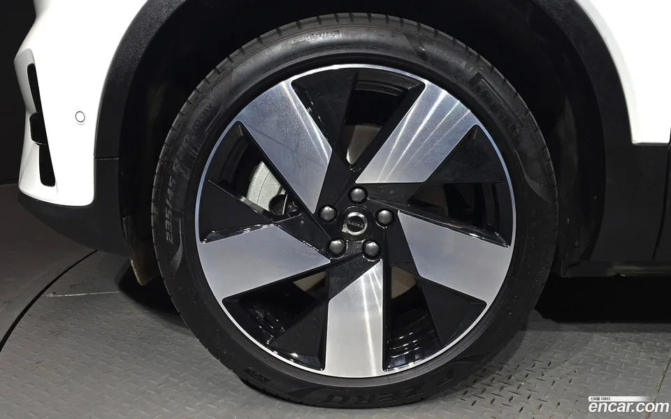 Volvo XC40 Recharge 2024 — миниатюра 2