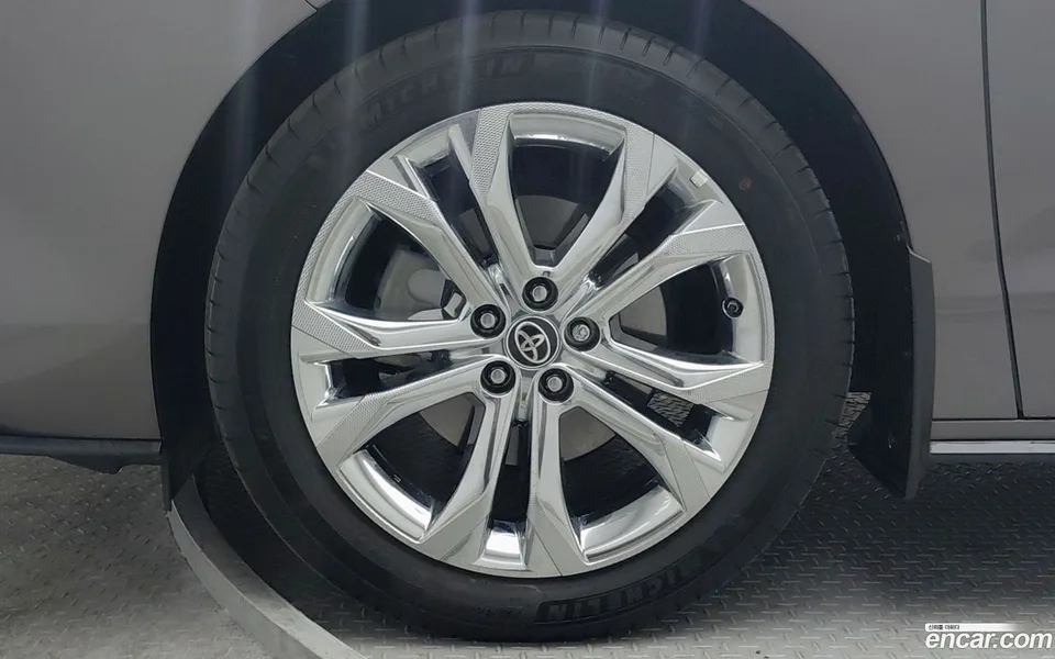 Toyota Sienna 2.5 2WD 2022 — миниатюра 2