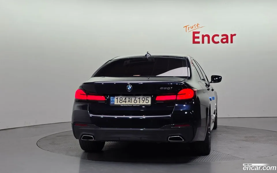 BMW 5 Series 520i M 2023 — миниатюра 4