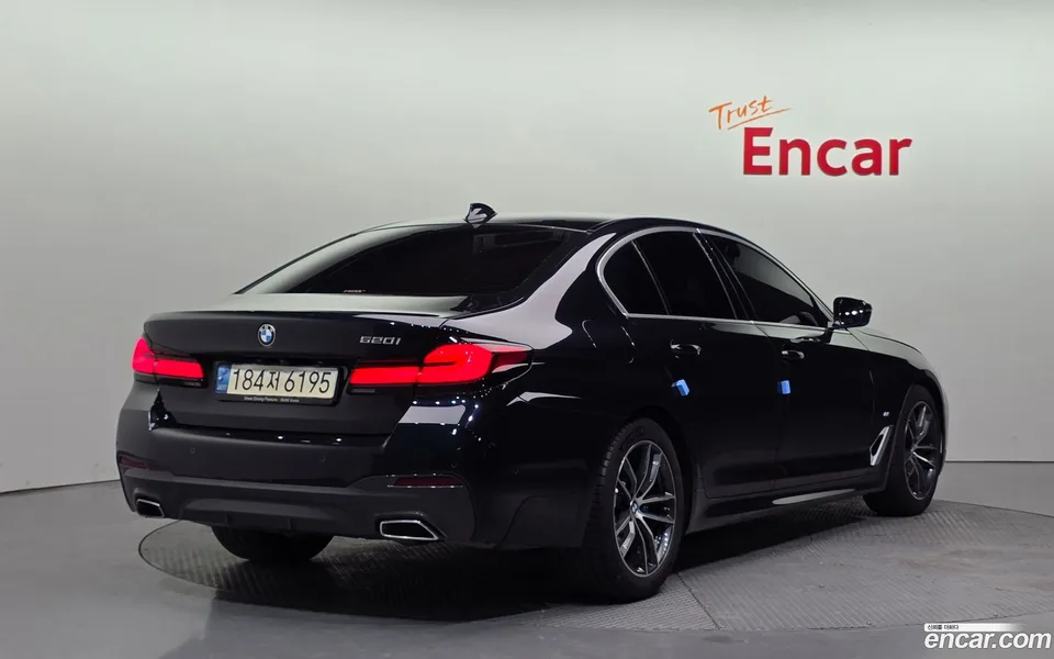 BMW 5 Series 520i M 2023 — фото 1, купить с доставкой в Москву