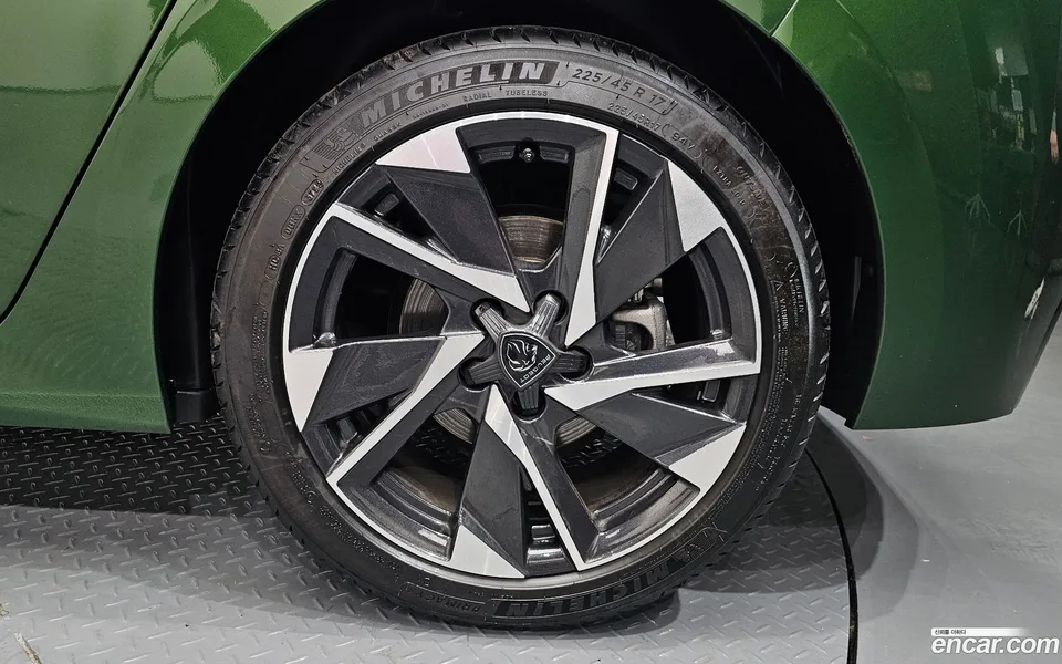 Peugeot 308 1.5 BlueHDi 2023 — миниатюра 2