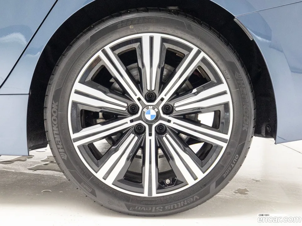BMW 3 Series 320i 2025 — миниатюра 2