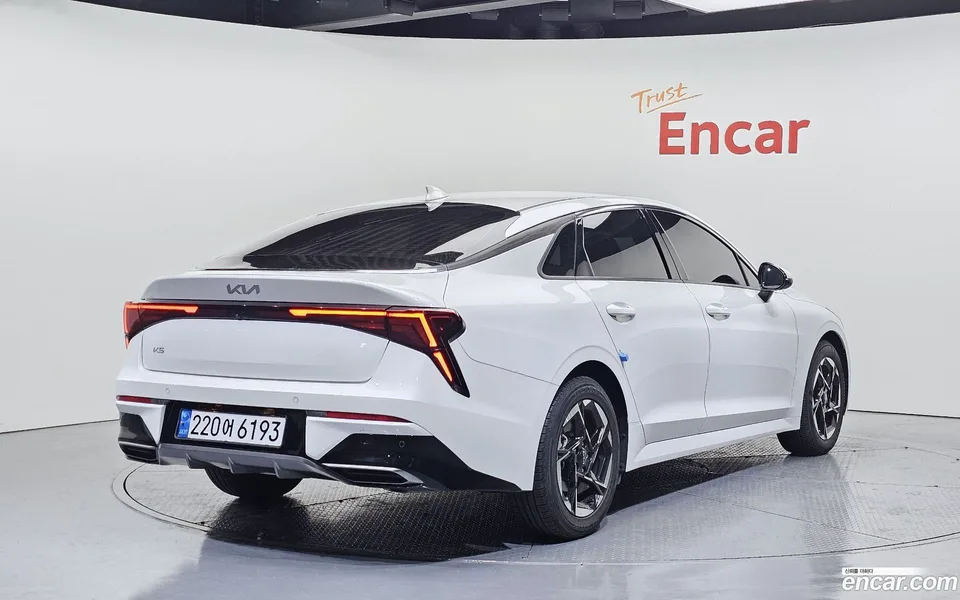 Kia K5 2.0 LPi() 2023 — миниатюра 2