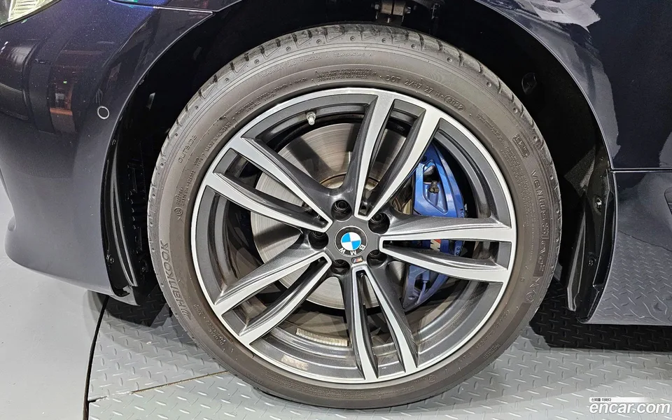 BMW 6 Series GT 620d M 2023 — миниатюра 2