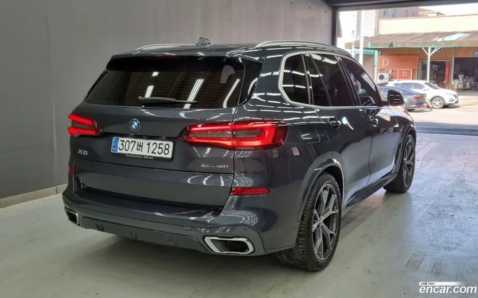 BMW X5 xDrive 40i M 2022 — thumbnail 3