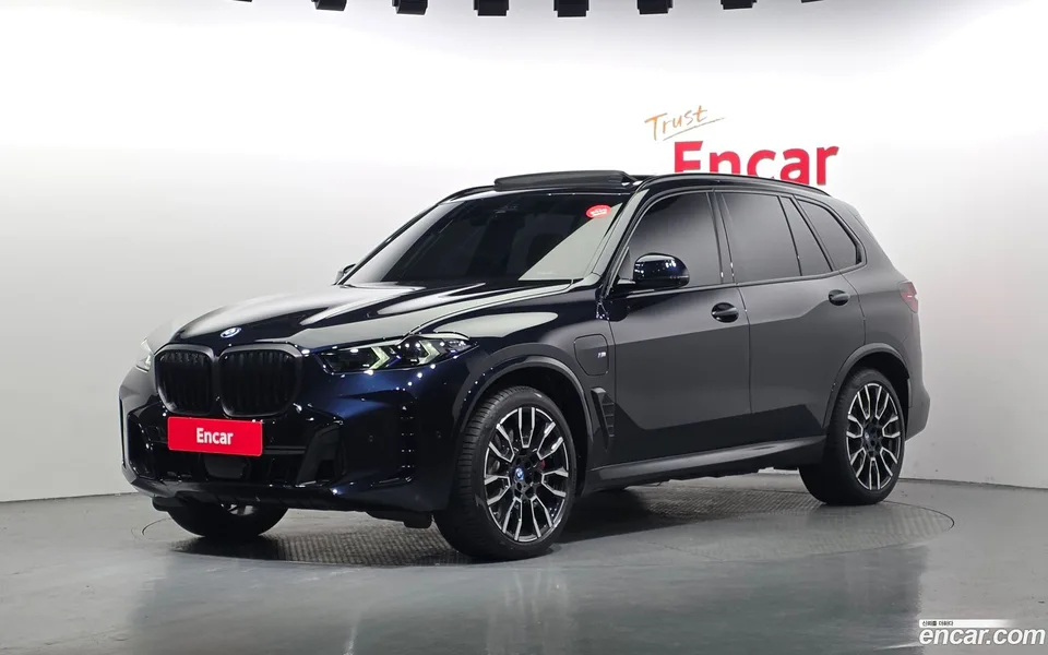 BMW X5 xDrive 50e M 2025 — фото 1, купить с доставкой в Москву