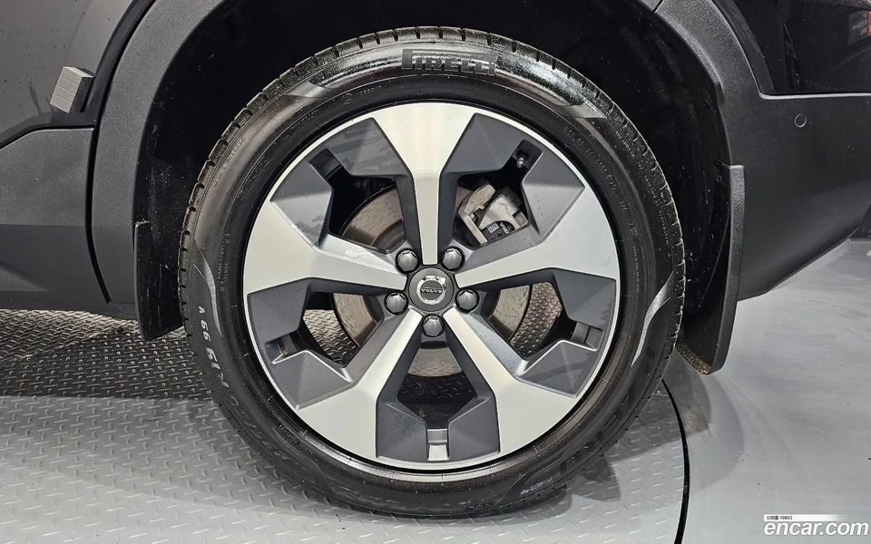 Volvo XC40 B4 2024 — миниатюра 2