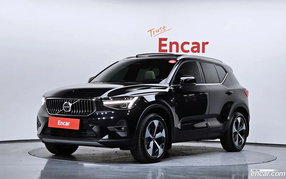 Volvo XC40 B4 2024 — фото 1, купить с доставкой в Москву