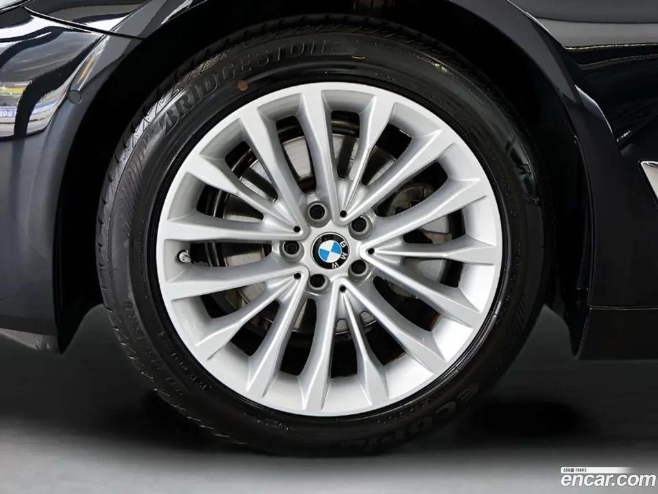 BMW 5 Series 520i 2023 — миниатюра 5