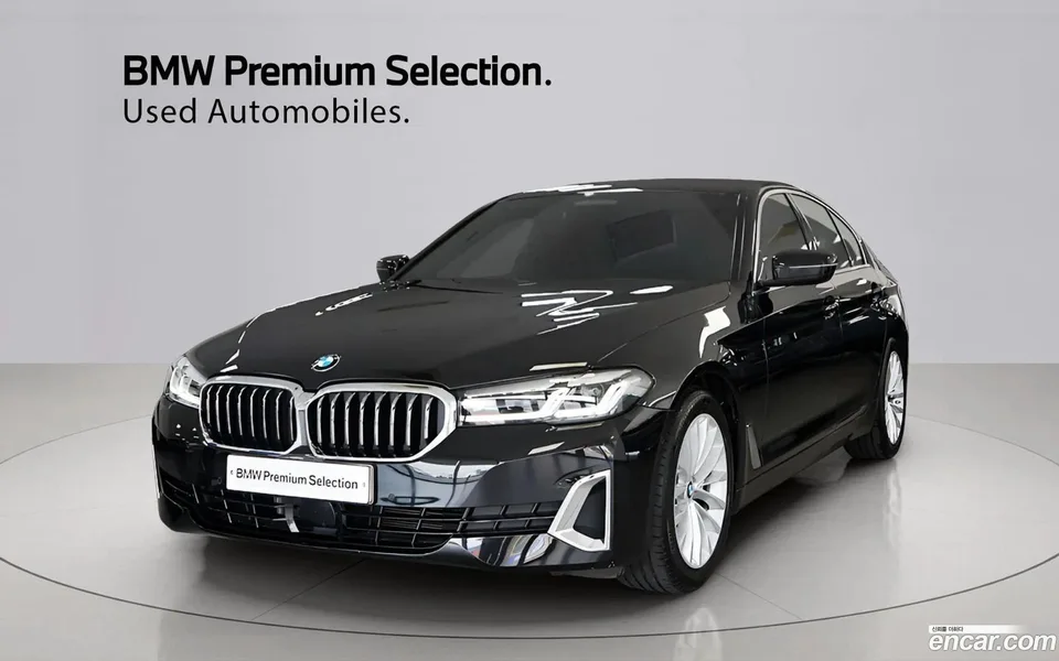 BMW 5 Series 520i 2023 — фото 1, купить с доставкой в Москву