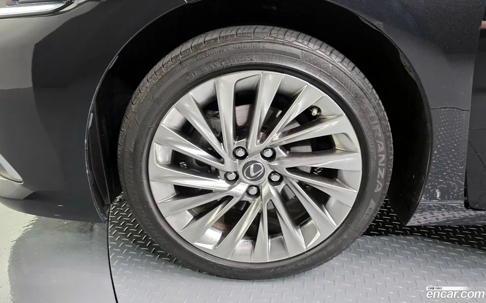 Lexus ES 300h 2023 — миниатюра 2