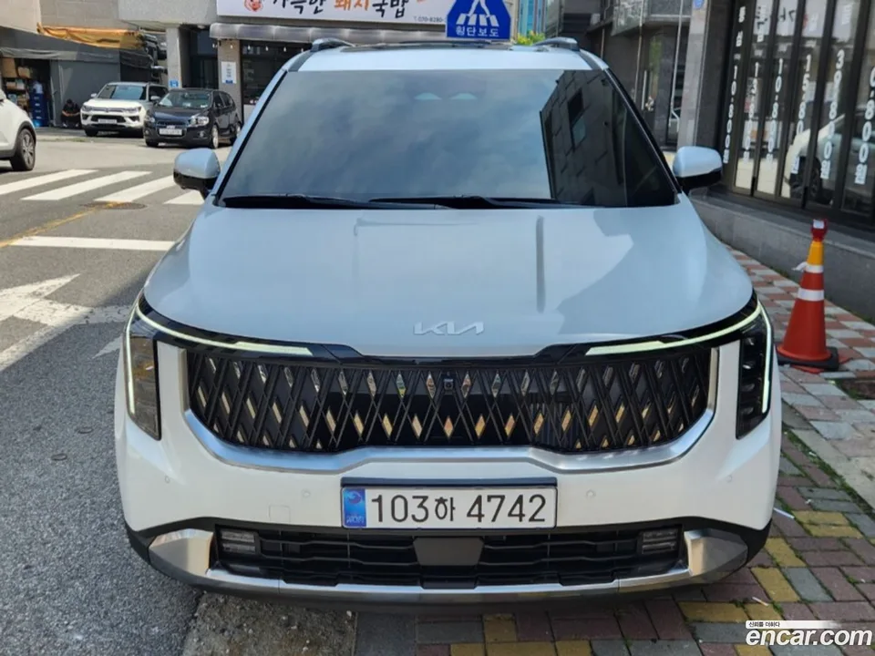 Kia Carnival HEV 9 2025 — фото 1, купить с доставкой в Москву