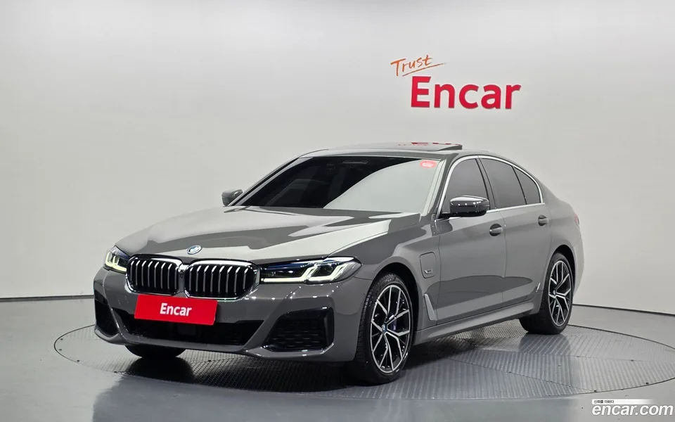 BMW 5 Series 530e M 2022 — фото 1, купить с доставкой в Москву