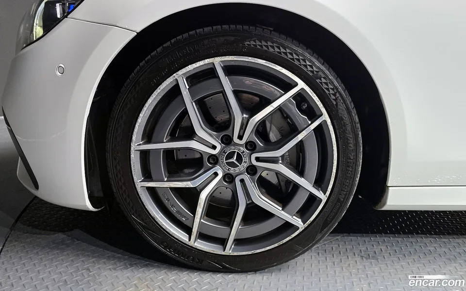 Mercedes-Benz E-Class E220d 4MATIC AMG Line 2022 — миниатюра 2