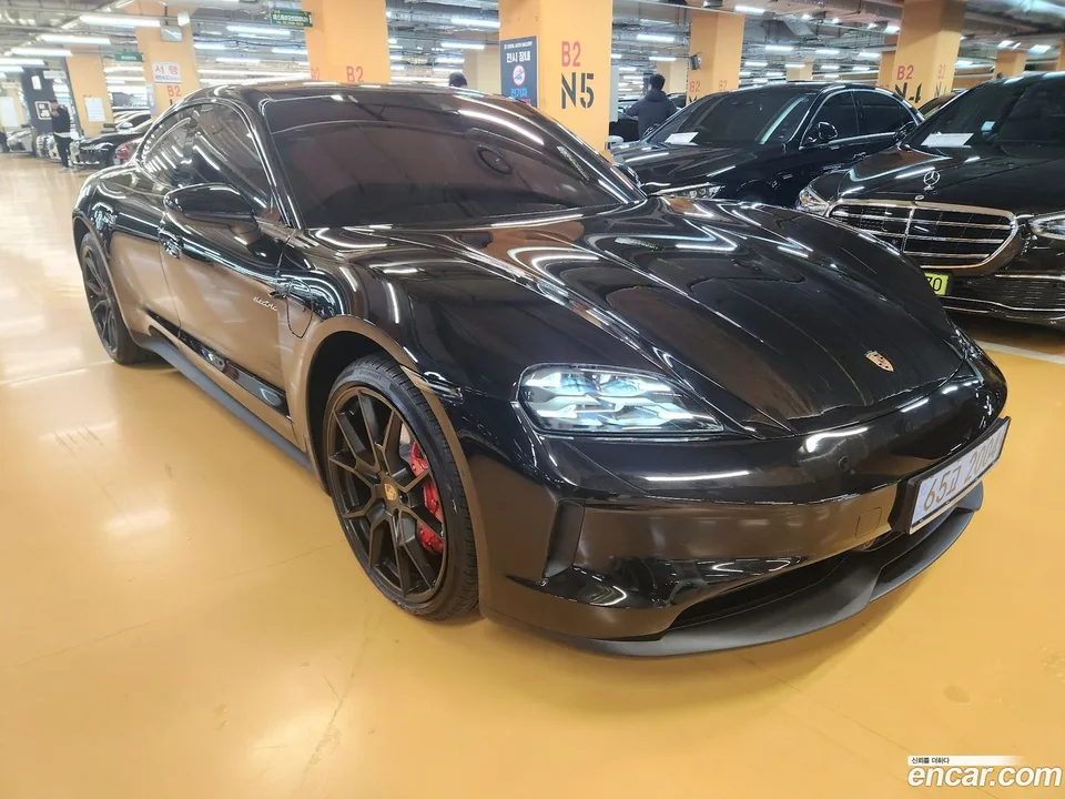 Porsche Taycan 4S 2025 — миниатюра 3