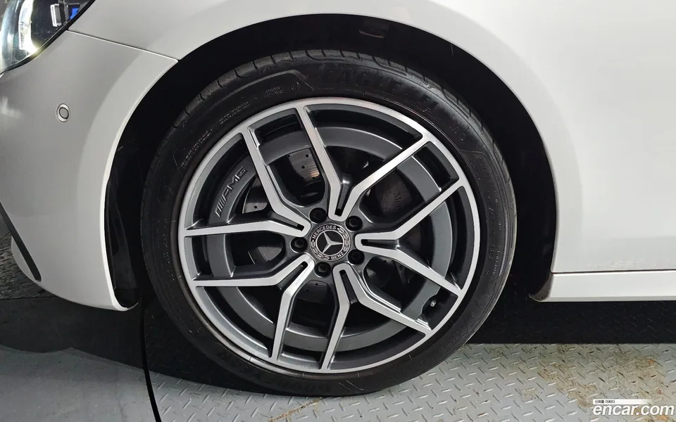 Mercedes-Benz E-Class E220d 4MATIC AMG Line 2022 — миниатюра 2