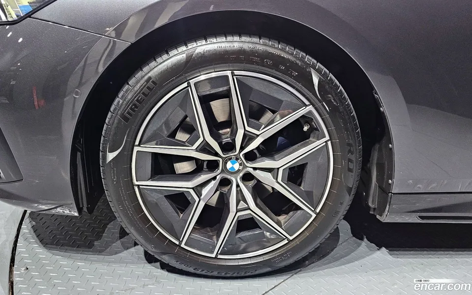 BMW 5 Series 520i M 2024 — миниатюра 2