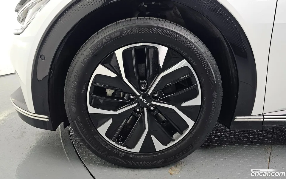 Kia EV6 2023 — миниатюра 2